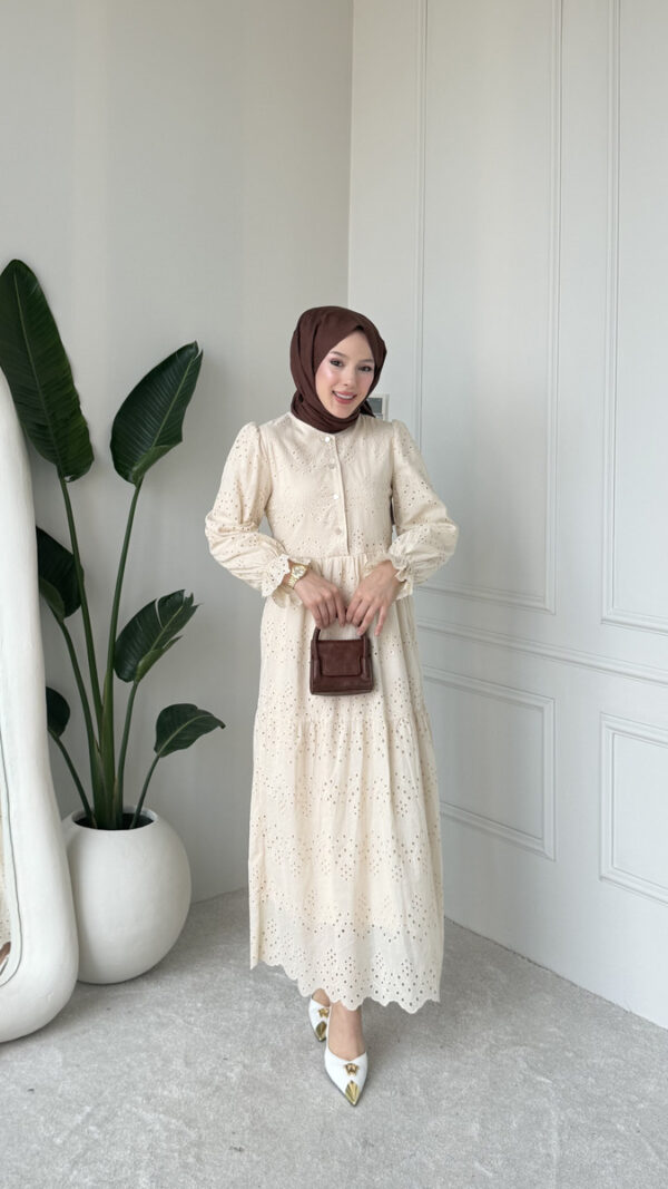 Wholesale fisto broderie layered summer dress in cotton blend for modest fashion.