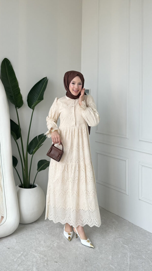 Wholesale fisto broderie layered summer dress in cotton blend for modest fashion.