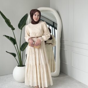 Wholesale fisto detail maxi dress with high neck for elegant summer modest fashion.